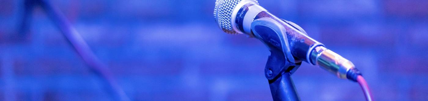 A microphone is ready for live music